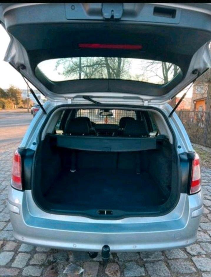 Opel Astra 2011 — photo 11