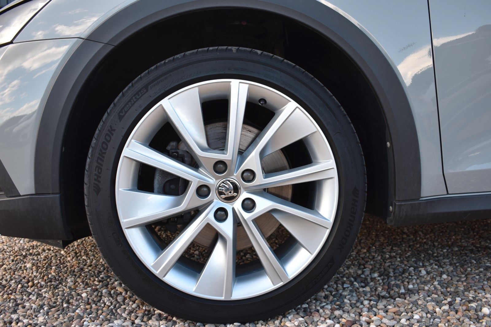 Fahrzeugabbildung SKODA Octavia Combi Scout 4x4/KEYLESS/HUD/AHK/LED
