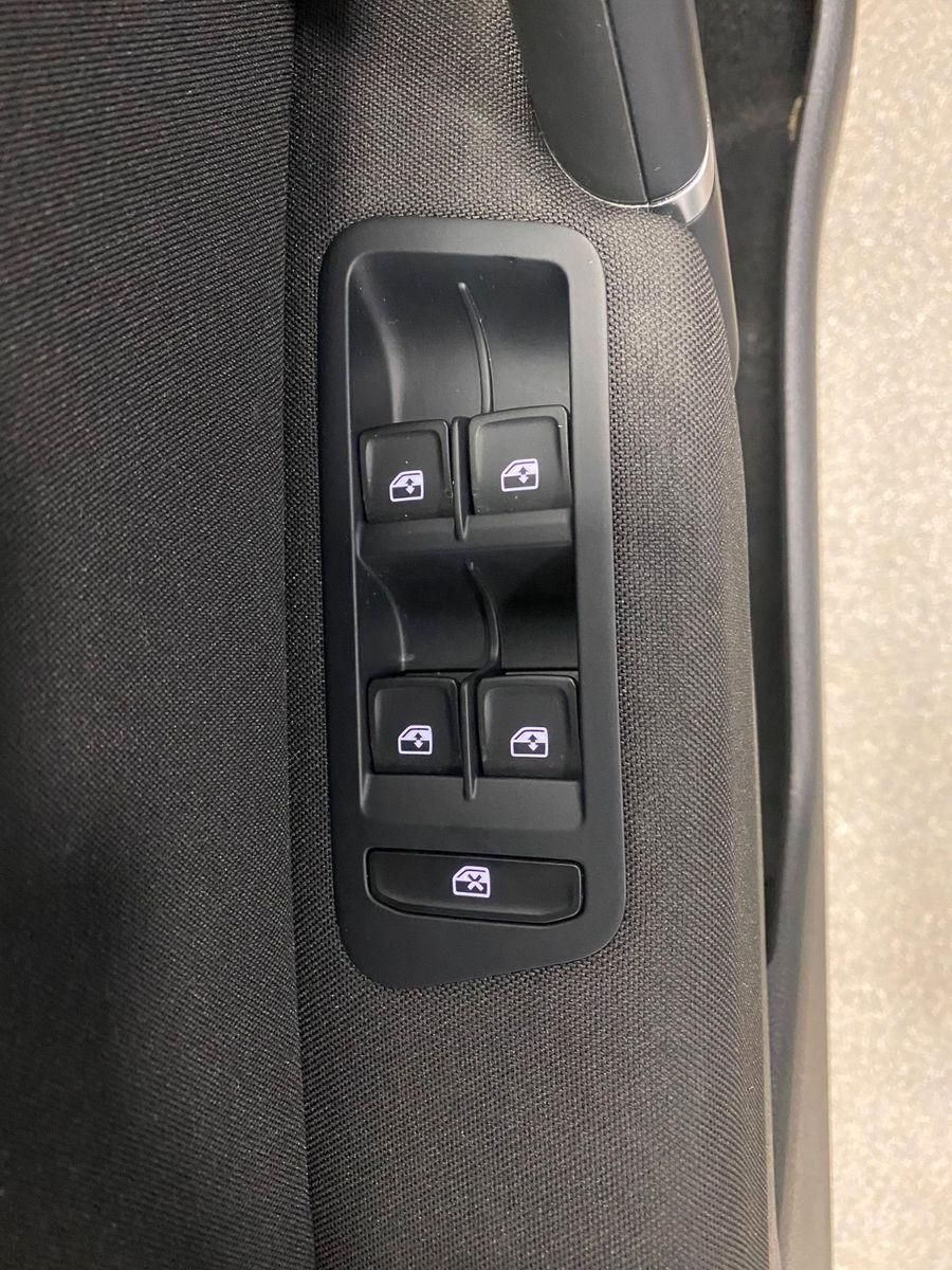 Fahrzeugabbildung Volkswagen Golf Sportsvan 1.5 TSI ACT Comfortline+DSG+ACC+