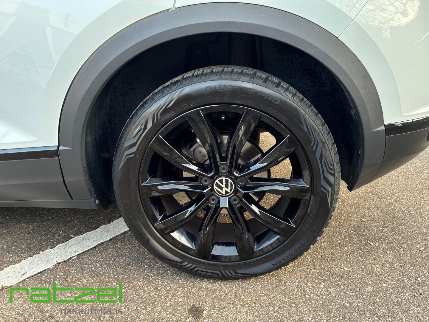 Fahrzeugabbildung Volkswagen T-Roc Sport 1.5 TSI DSG AHK+El. Panodach+Navi