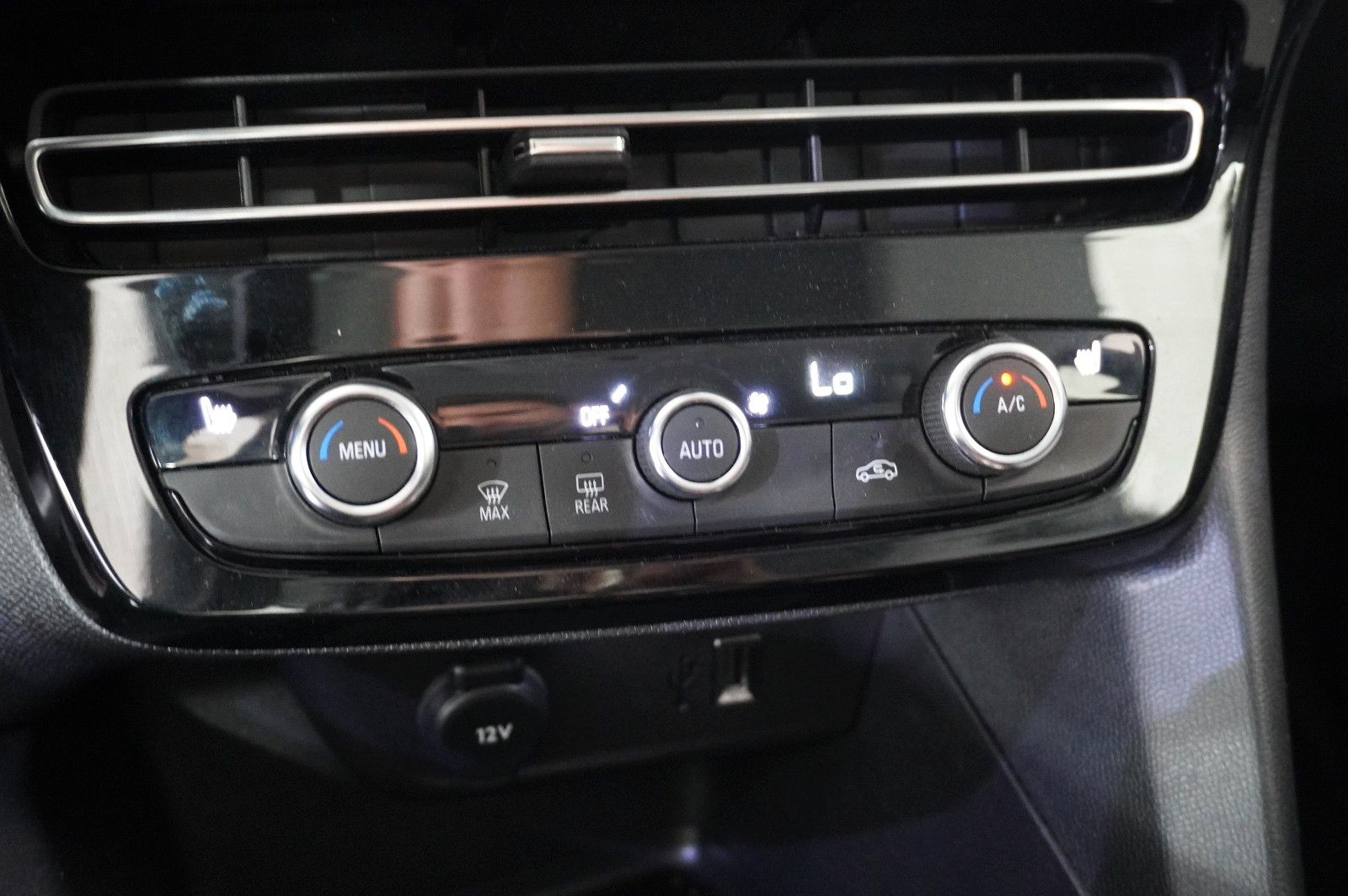 Fahrzeugabbildung Opel Mokka 1.2T ELEGANCE NAVI/LED/KAMERA/SH/SPORT/DAB
