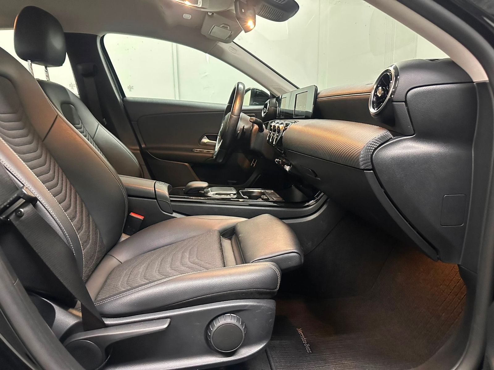Fahrzeugabbildung Mercedes-Benz A 200 d Limousine NAVI*KLIMA*SH*TOTWI*SPURH*LED*
