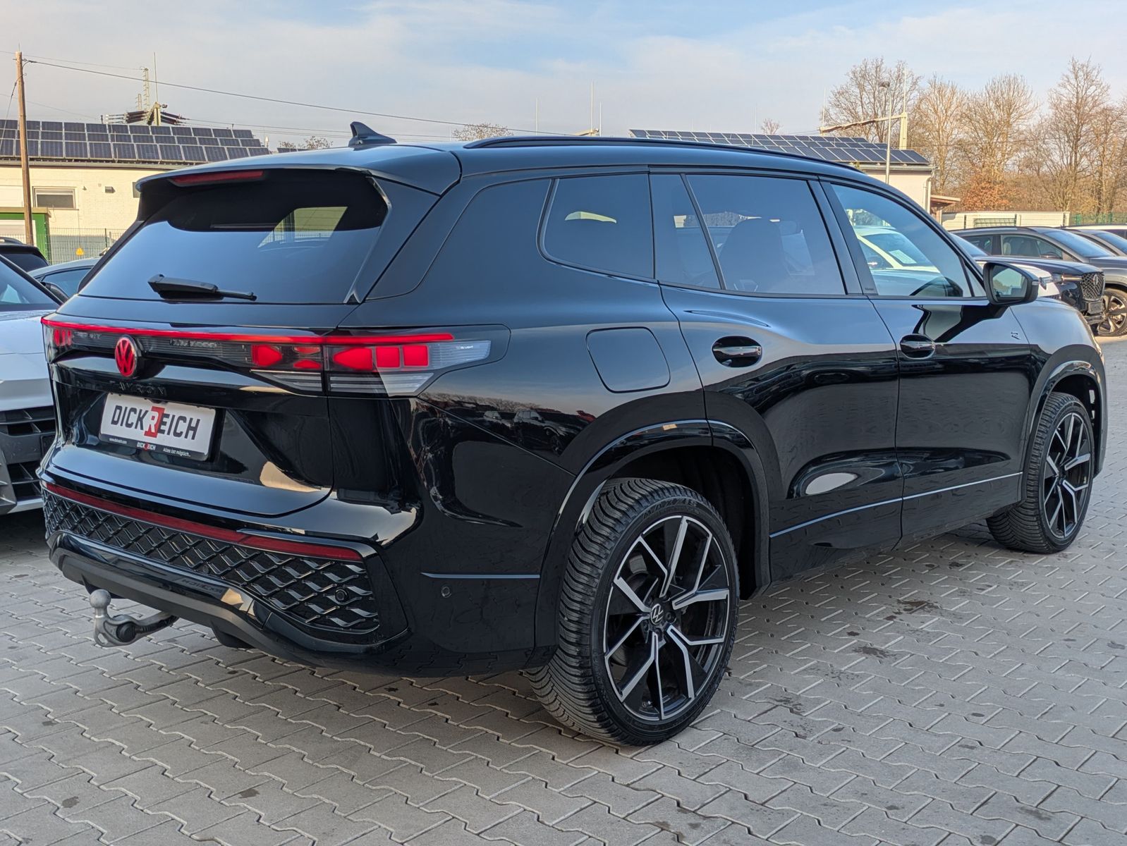 Fahrzeugabbildung Volkswagen Tayron 2.0 TDI 4M R-Line BLACK*7Si*MATRIX*PANO