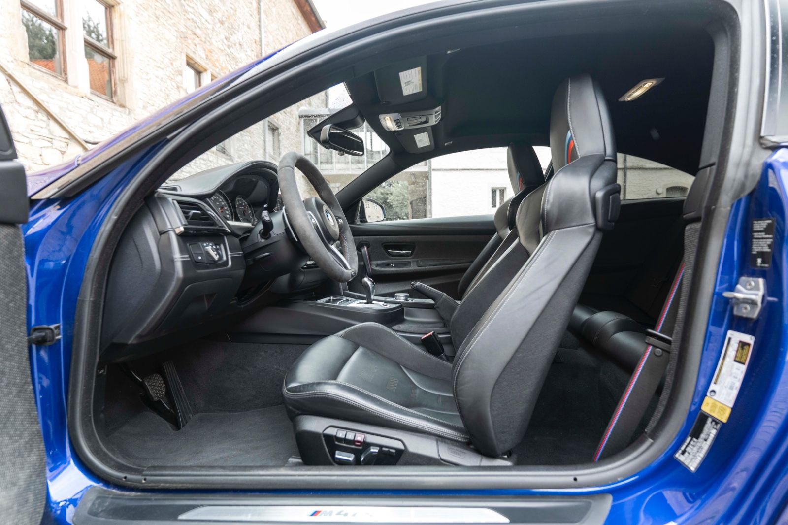 Fahrzeugabbildung BMW M4 CS Head UP LED NAV KAM PDC DKG