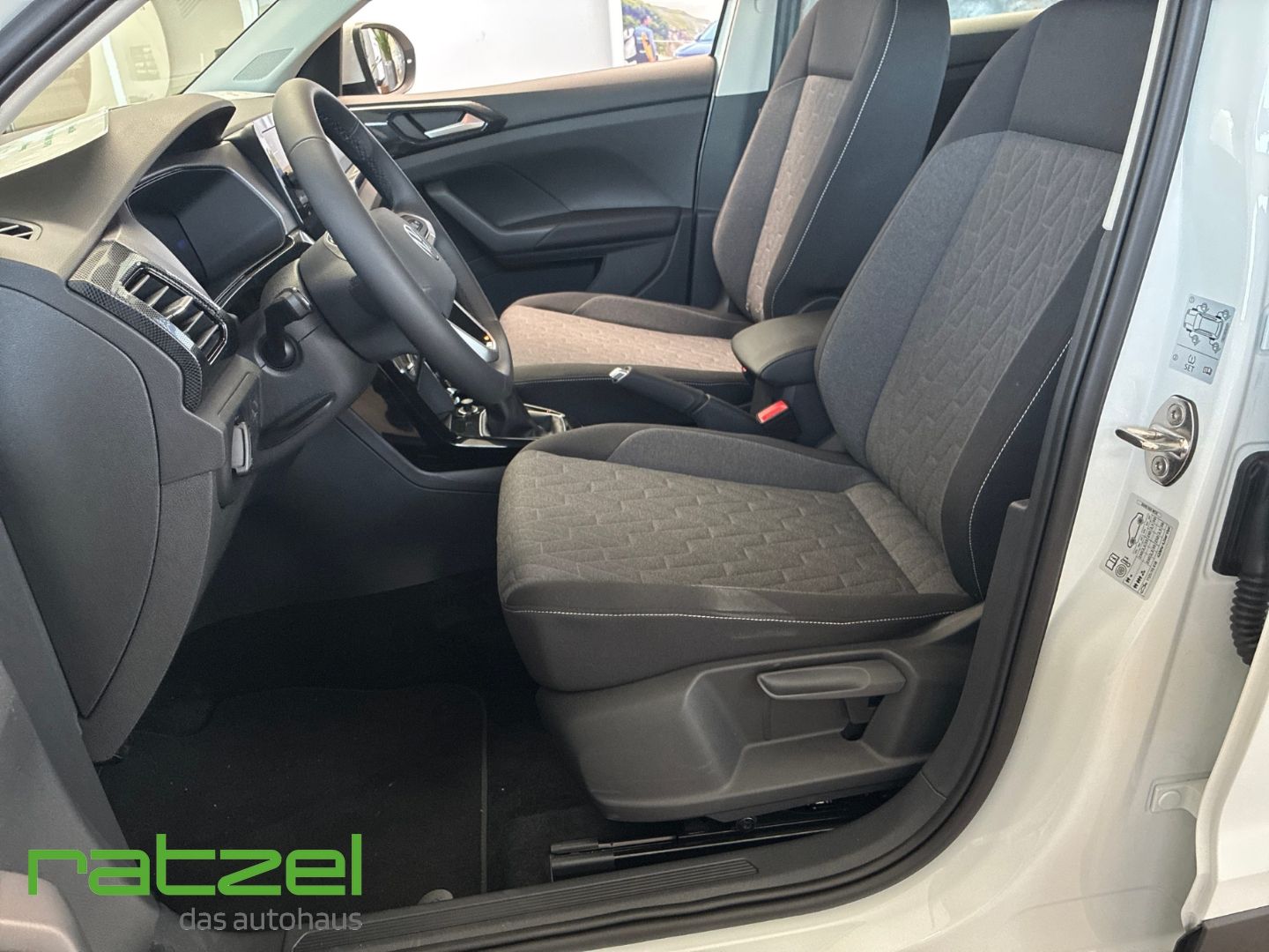 Fahrzeugabbildung Volkswagen T-Cross LIFE 1.0 TSI NAVI+PDC+LED+Allwetterreife