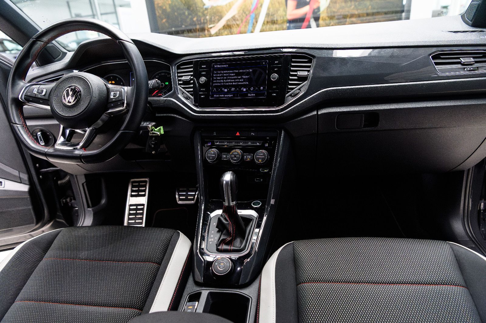 Fahrzeugabbildung Volkswagen T-Roc Sport 2.0 DSG 4Motion AHK SHZ ACC