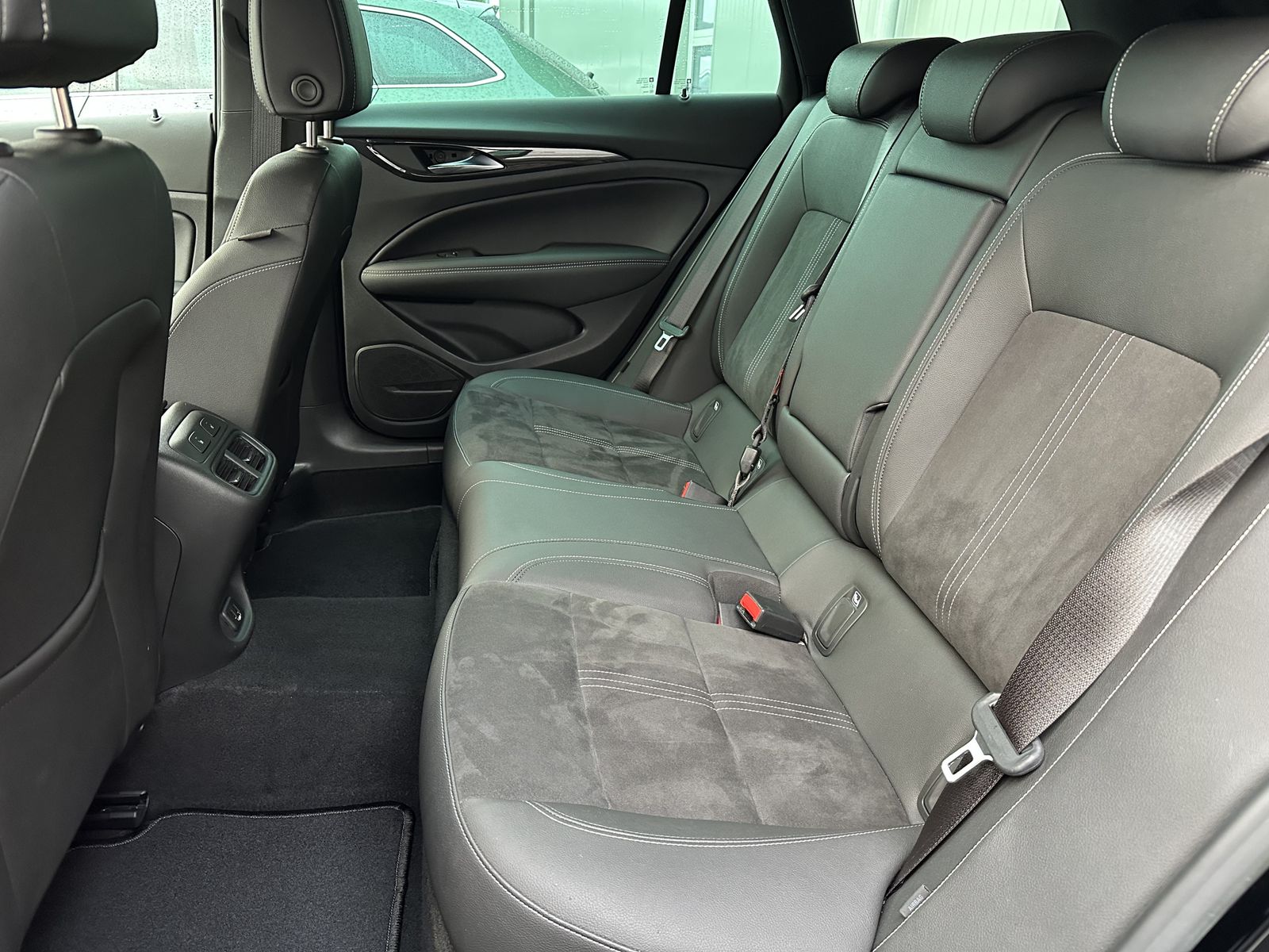 Fahrzeugabbildung Opel Insignia SpT 2.0 D Ultimate OPC+NAV+LED+AHK+20ZO