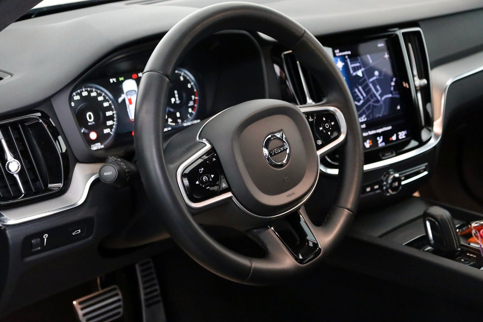 Fahrzeugabbildung Volvo V60 R Design,Leder,Sportsitz,Navi,LED,Memory,AHK