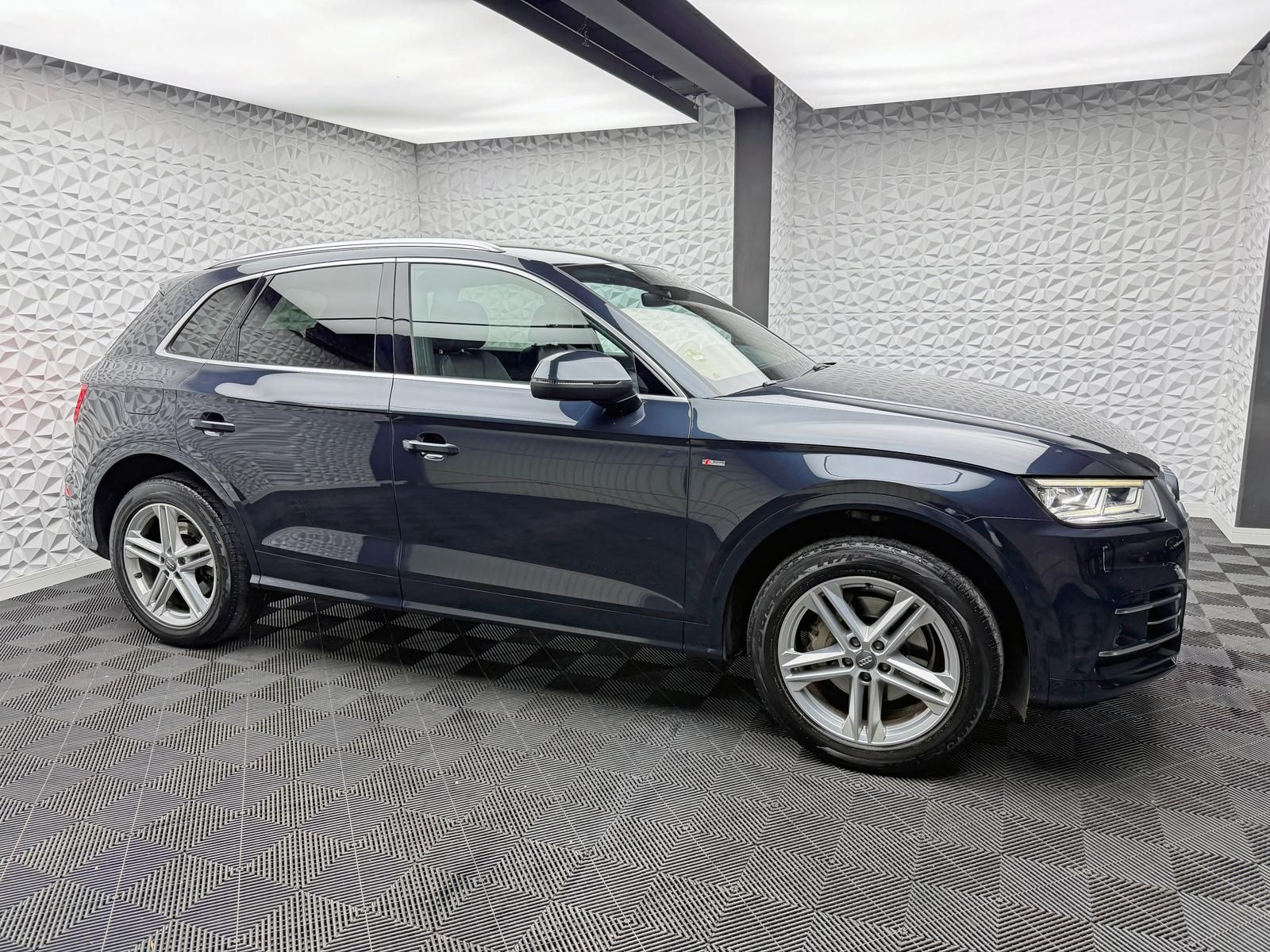 Fahrzeugabbildung Audi Q5 40 TDI S-LINE/QUA/ACC/AHK/MATRIX/KEYLES/RCAM