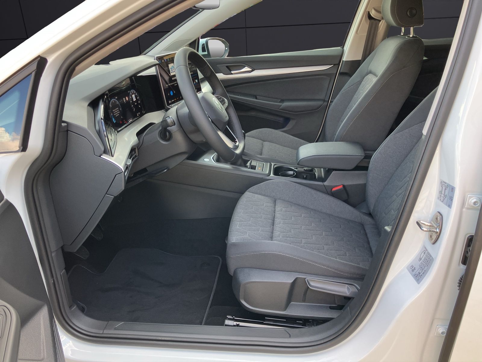 Fahrzeugabbildung Volkswagen Golf VIII TDI Life LED ACC RFK