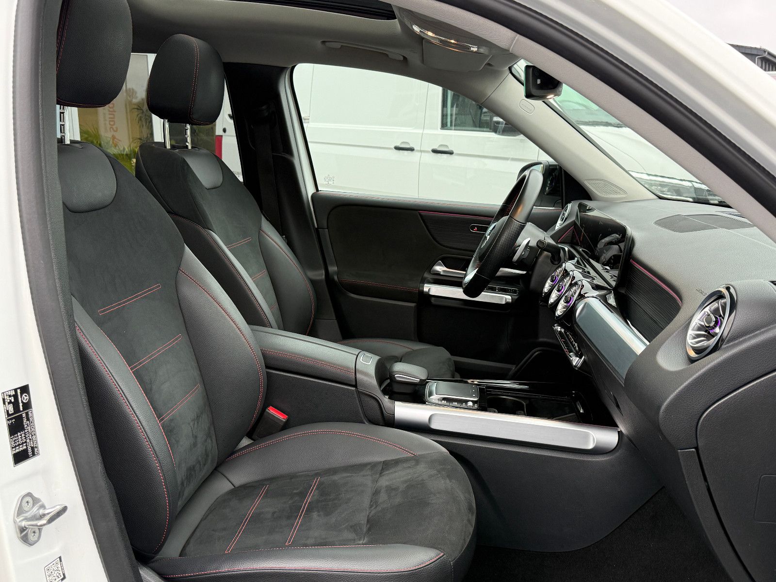 Fahrzeugabbildung Mercedes-Benz GLB 220d 4Matic AMG ACC AHK Kamera Ambiente Pano