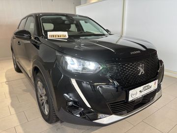 Fotografie des Peugeot 2008 Elektro Active Pack