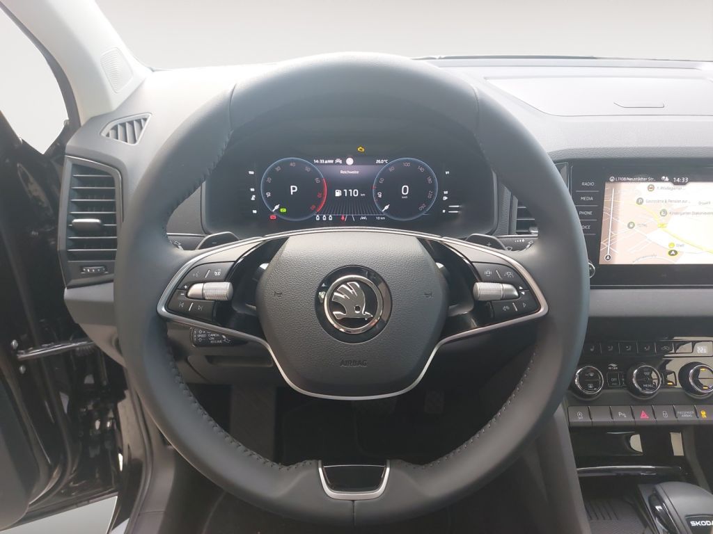 Fahrzeugabbildung SKODA Karoq 1.5 TSI DSG Selection AHZV,LED,Navi,SH