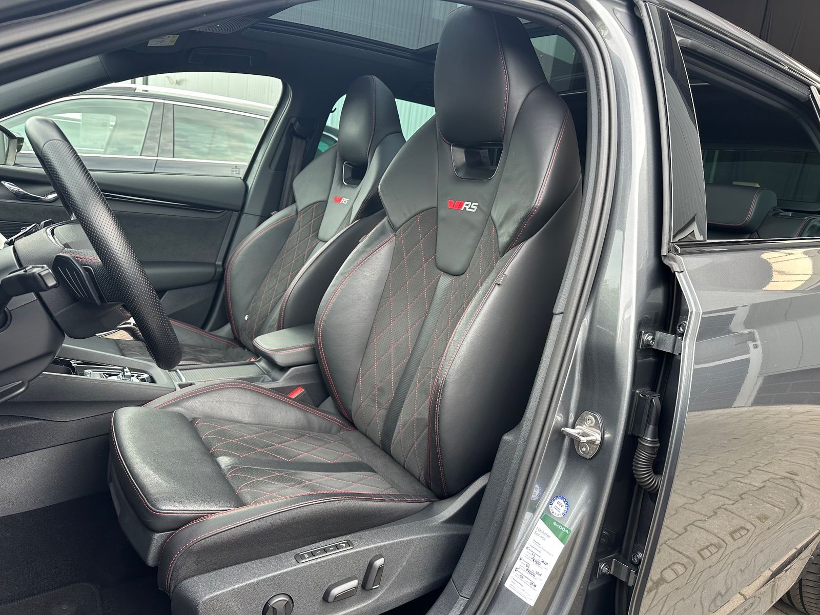 Fahrzeugabbildung SKODA Octavia Combi 2.0 TDI DSG 4x4 RS NAV+LED+PANO