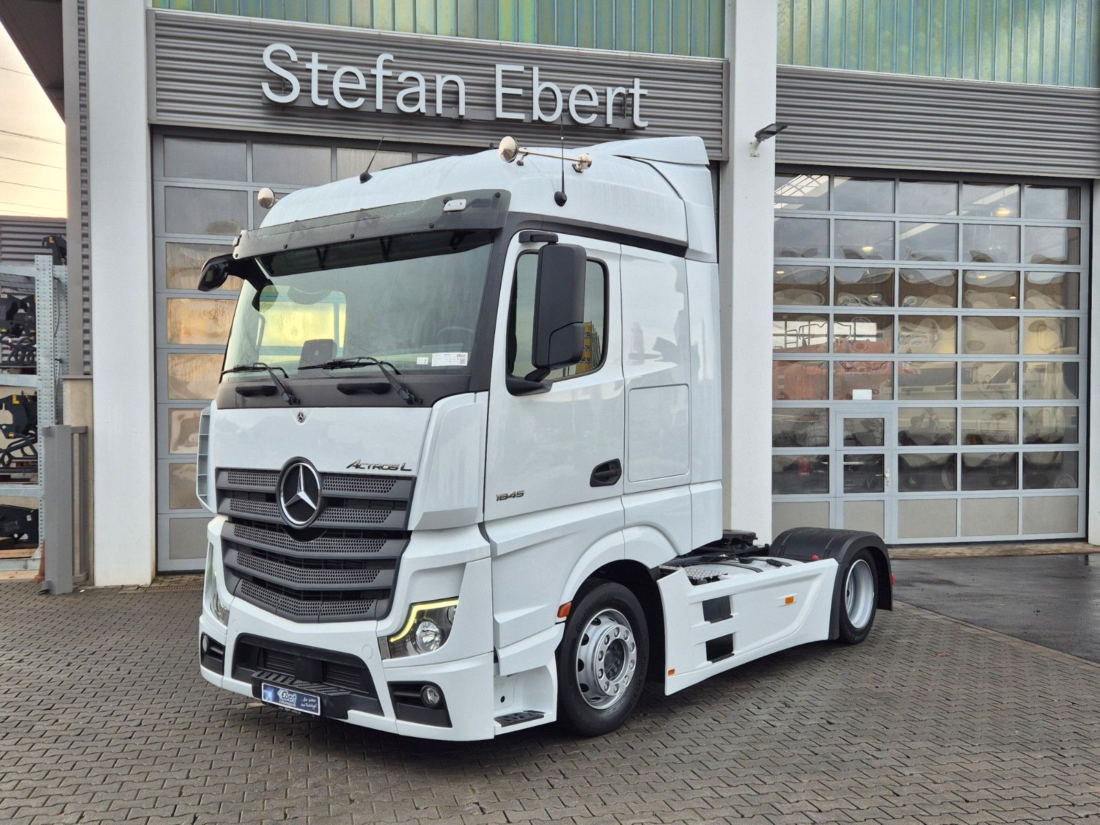 Fahrzeugabbildung Mercedes-Benz Actros 1845 LSnRL Standklima Vollspoiler