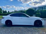 Alfa Romeo Giulia 2.0 Turbo 16V 206kW AT8-Q2 selten! - Alfa Romeo Giulia mit Benzin-Antrieb: Automatik