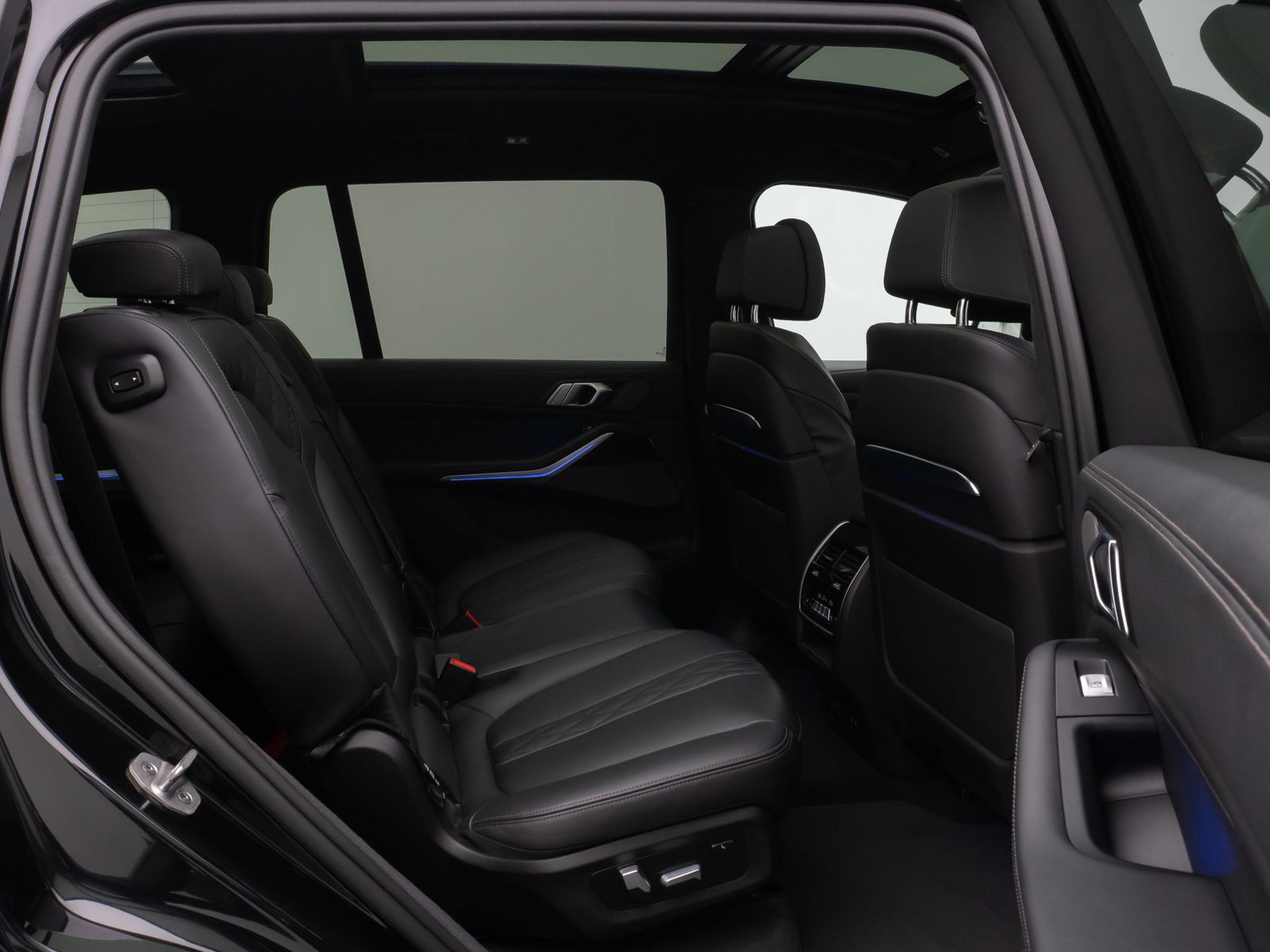 Fahrzeugabbildung BMW X7 M60i SkyLounge Kamera HUD DAB H/K SoftCL 22"