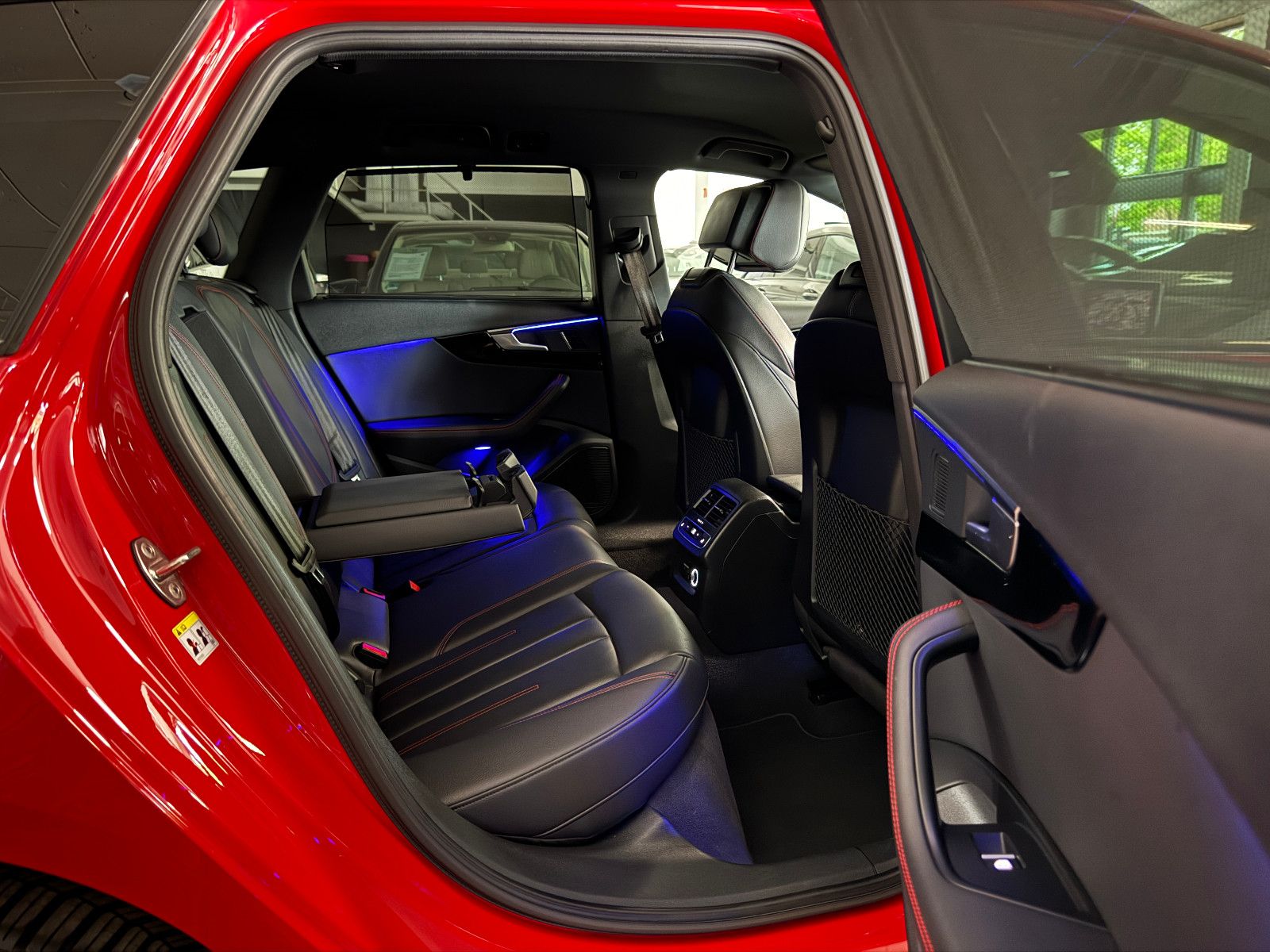 Fahrzeugabbildung Audi A4 2.0 TFSI G-TRON 3X S-LINE BLACK EDITION VOLL