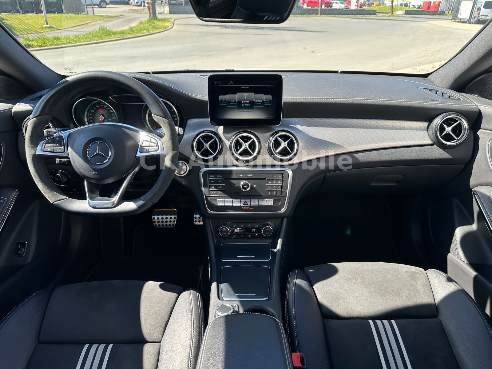 Fahrzeugabbildung Mercedes-Benz CLA220d Shooting Brake Peak Edition/Navi/LED/Kam