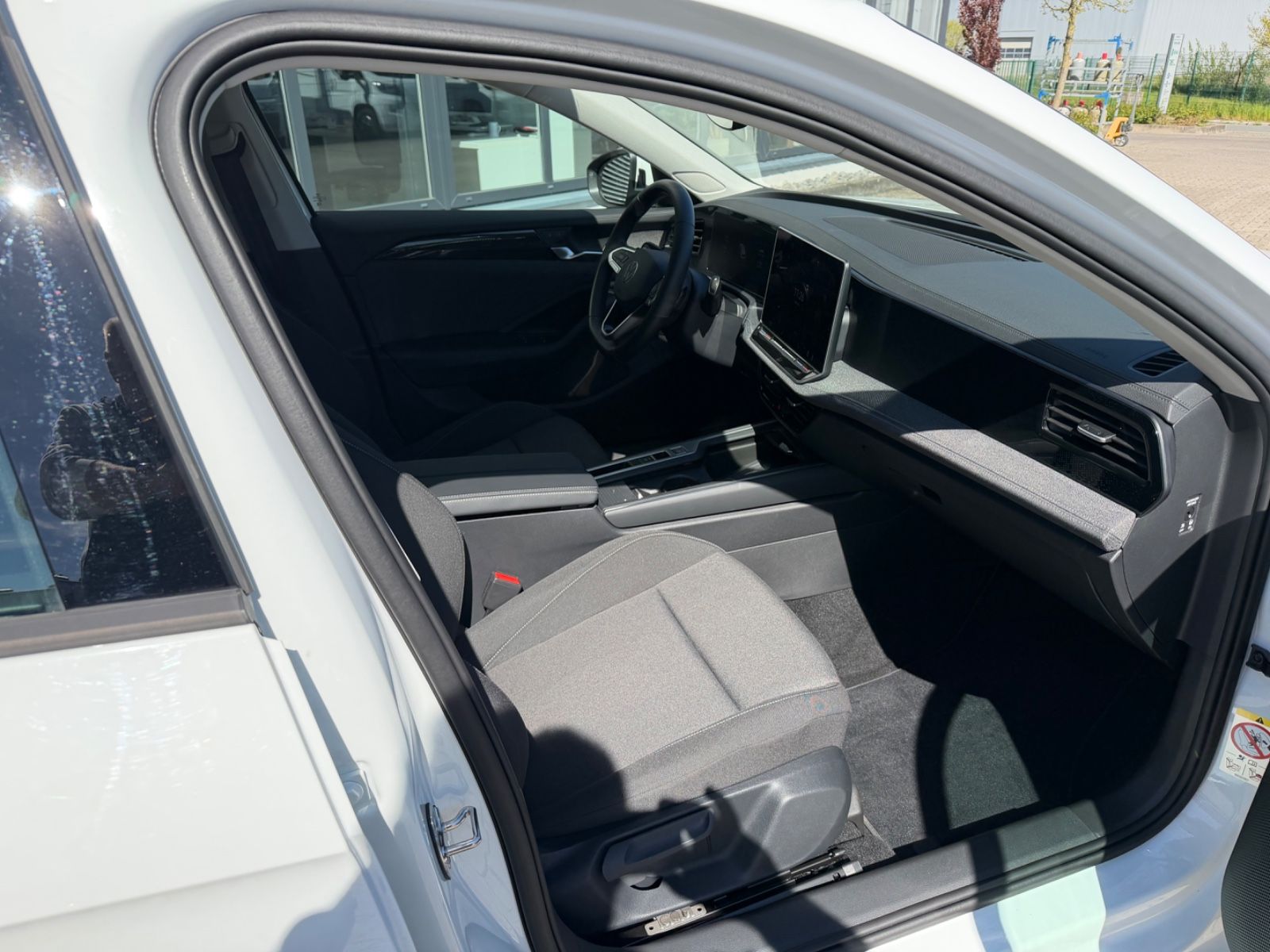 Fahrzeugabbildung Volkswagen Passat Variant 1.5 eTSI 110 kW