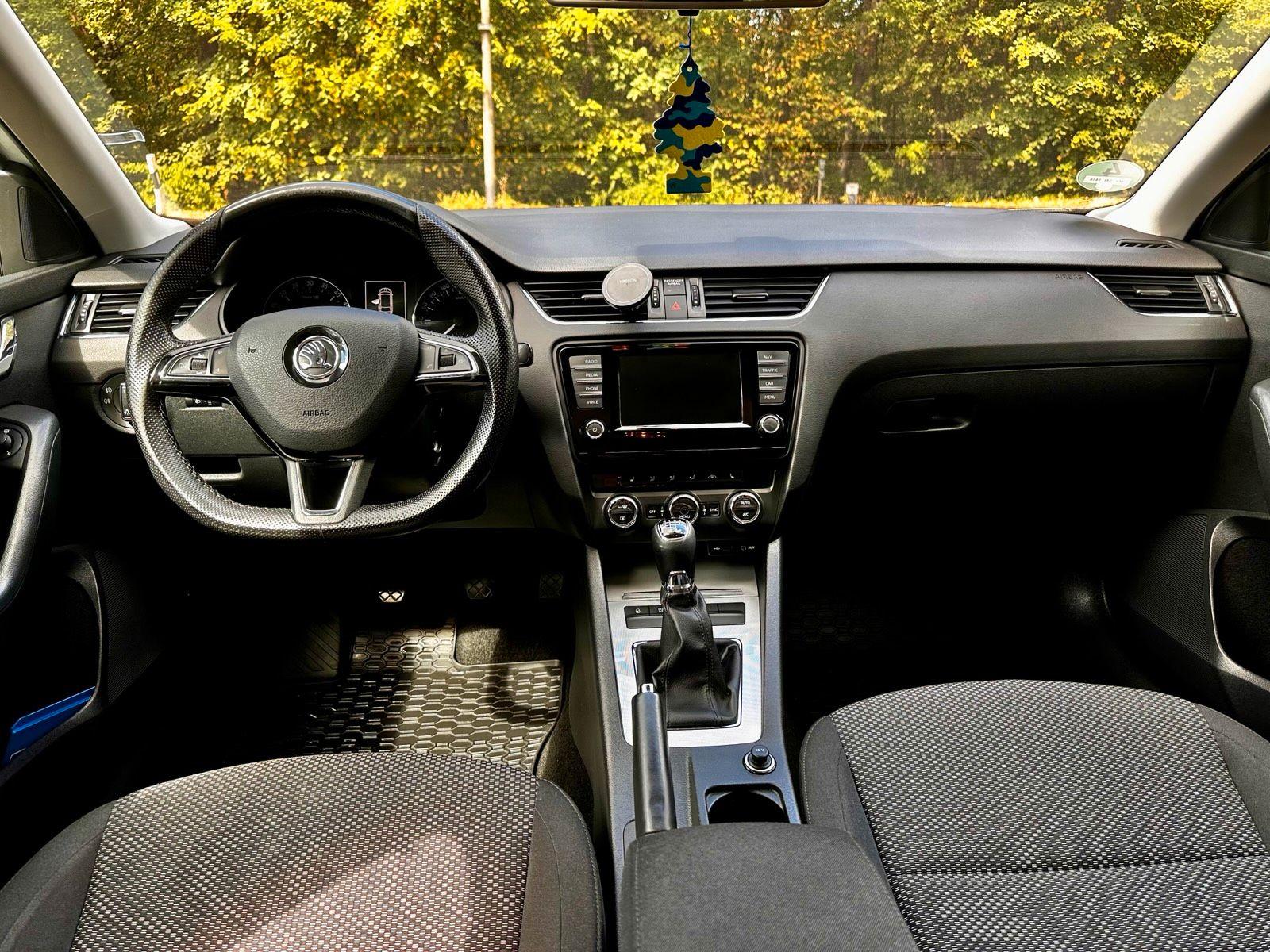 Skoda Octavia 2015 — фото 10