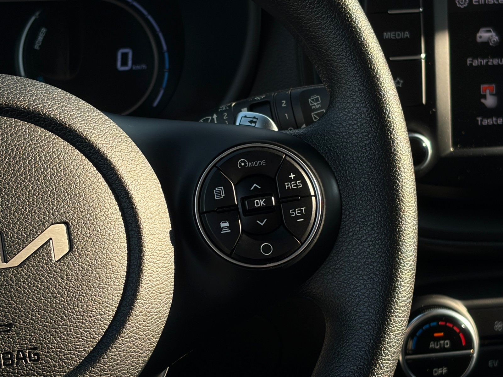 Fahrzeugabbildung Kia e-Soul Edition 39kWh LED ACC PDC CarPlay Kamera