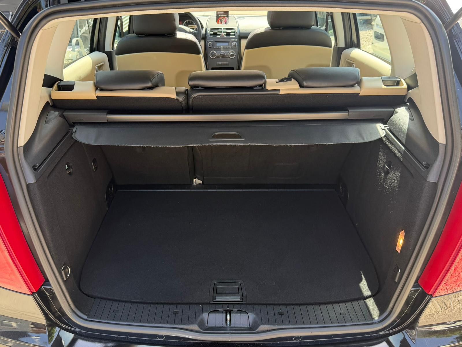 Daumennagel 10 - Mercedes-Benz A 180 Elegance/78TKM/PANO/AUTOM./TEMP/PDC/LEDER/