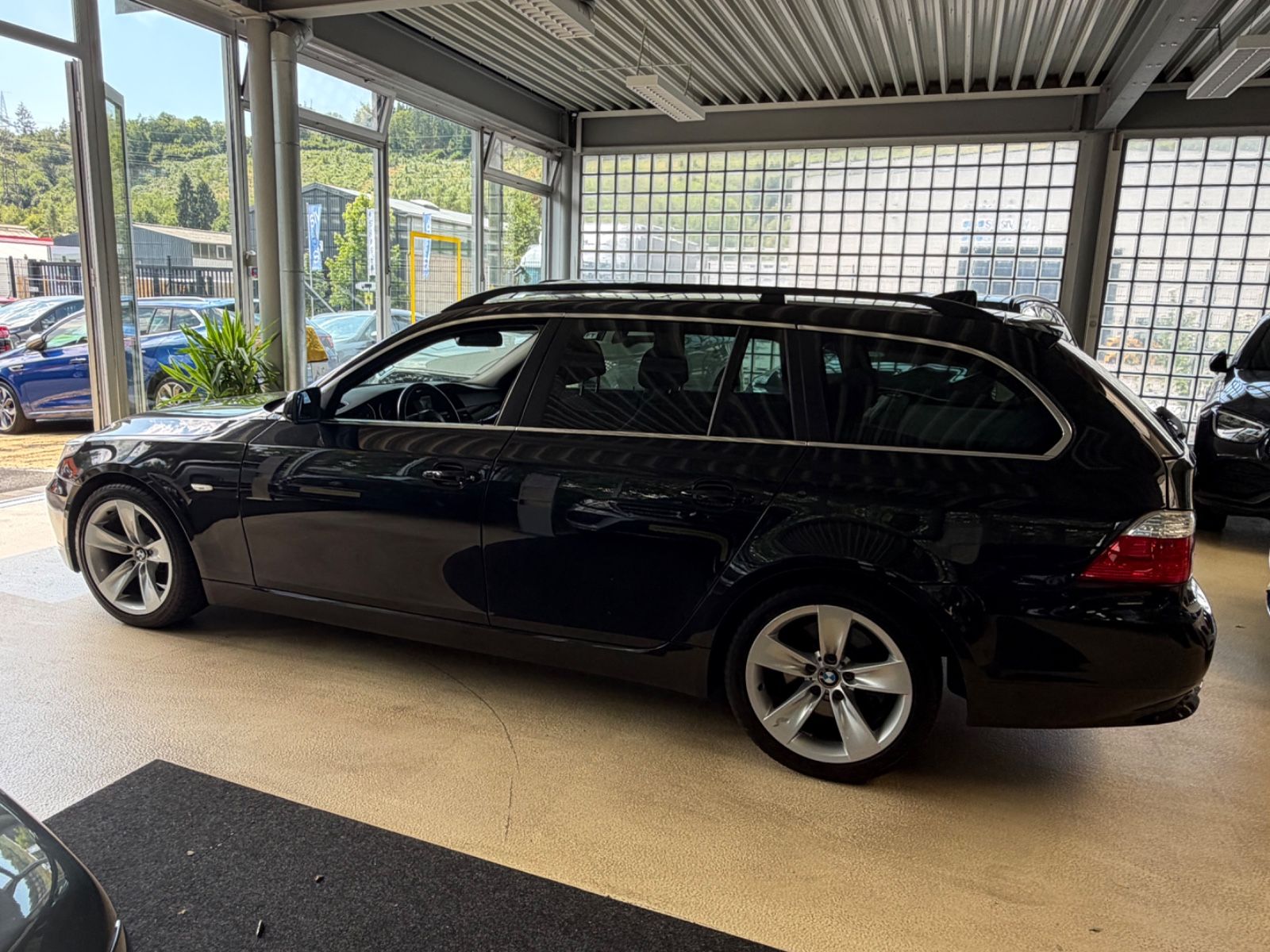 Fahrzeugabbildung BMW 520 5 Touring 520 d
