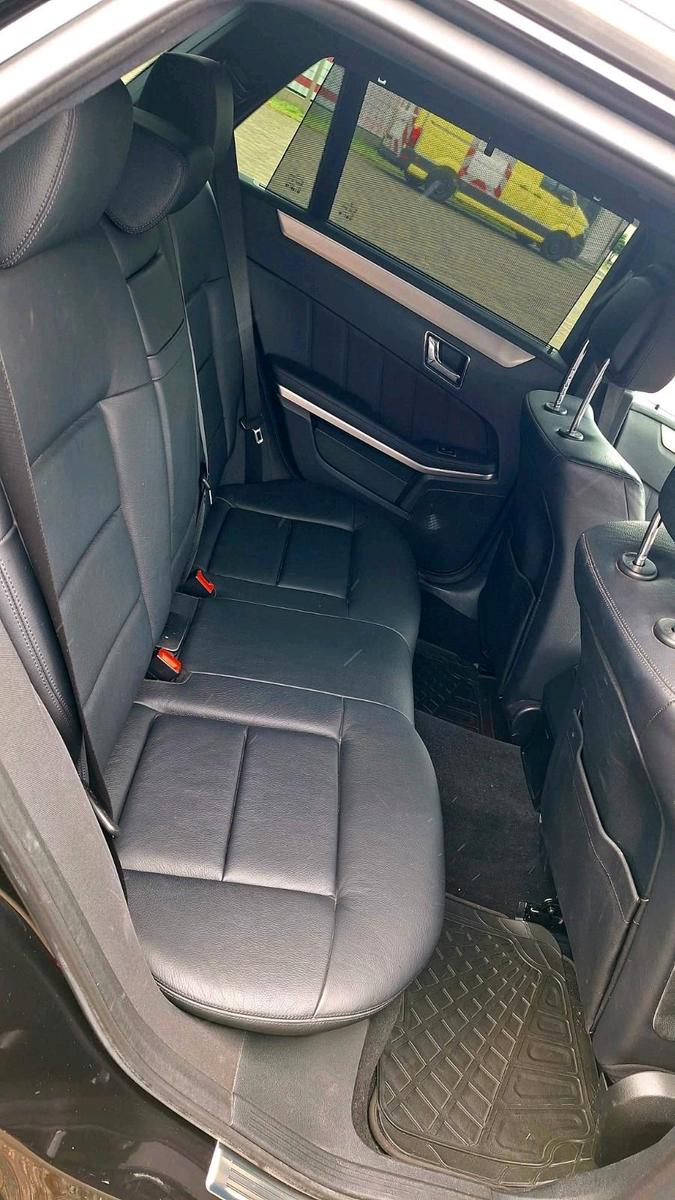 Mercedes-Benz E350 2010 — interior