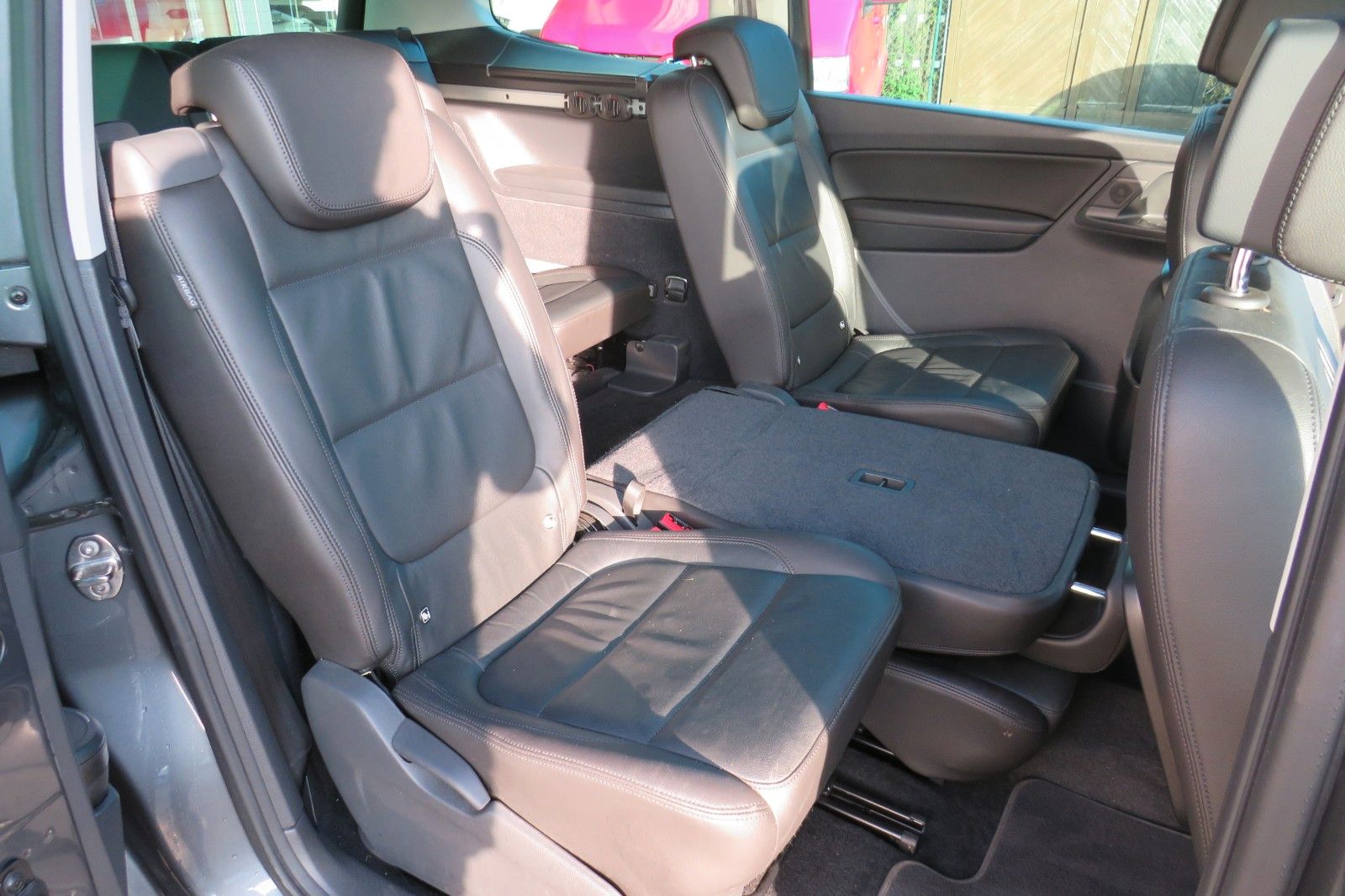 Fahrzeugabbildung Volkswagen Sharan Highline TDI DSG 7-S XENON ACC AHK "VOLL"