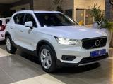 Volvo XC40 Momentum Pro*2WD*SHZ*Navi*LED*Keyless* - weiße Volvo XC40