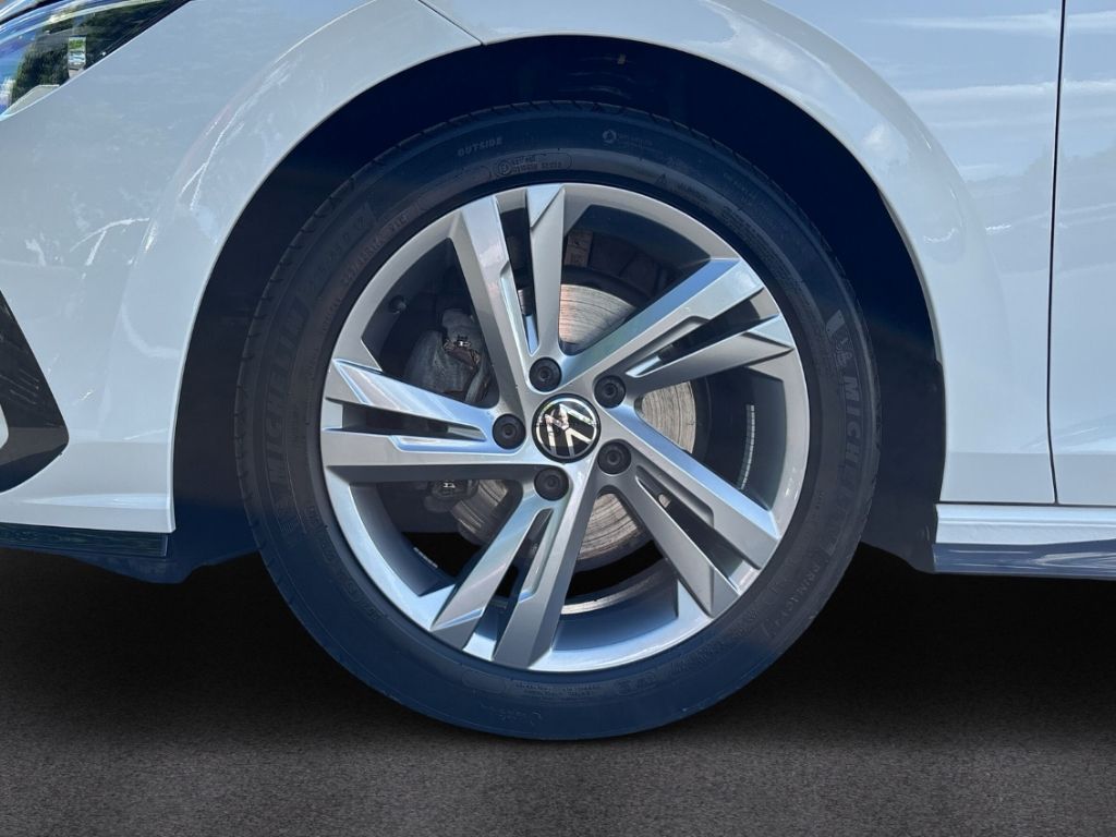 Fahrzeugabbildung Volkswagen Golf 8 TDI DSG R-Line AHK IQ.Light Pano Navi ACC