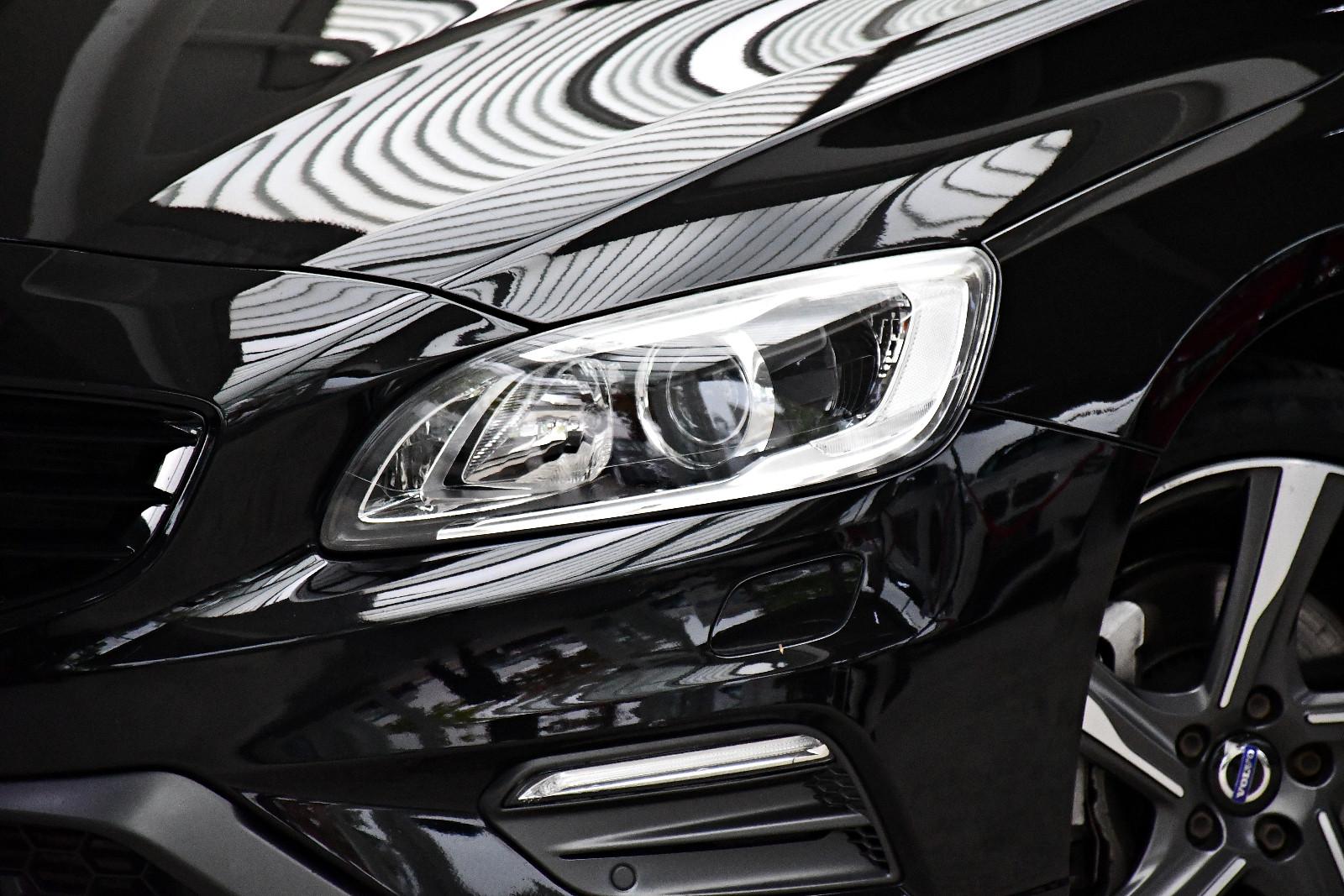 Volvo V60 D4 R-Design Aut. Kamera Leder Navi Ahk 82tkm