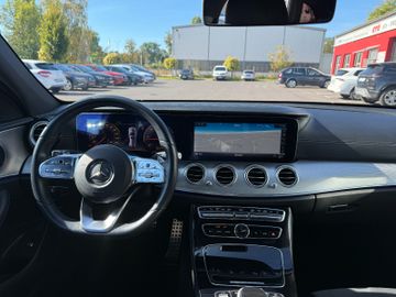 Mercedes-Benz E 220 T AMG+Night+Widescreen+Multib.+Kamera+LED