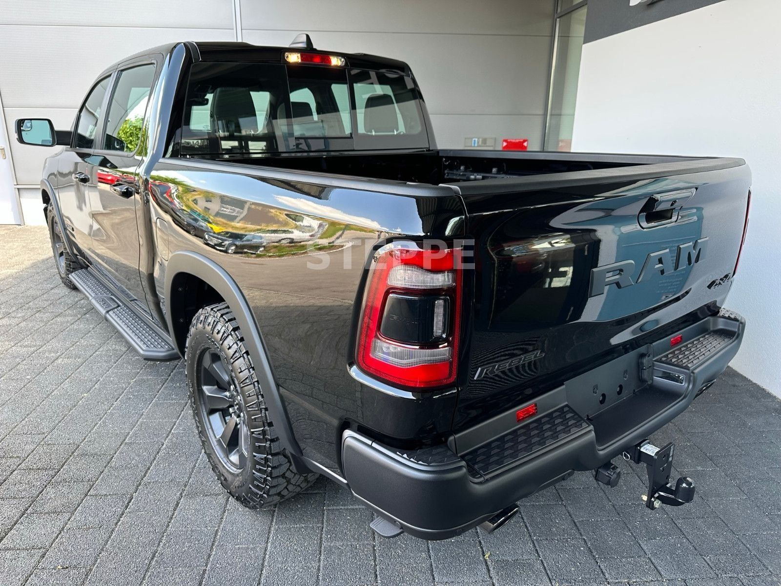 Dodge RAM 1500 REBEL 5,7V8 LPG NIGHT ACC, Luftfed,360°