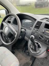 Volkswagen T5 Transporter - Volkswagen T5: Firmenfahrzeug