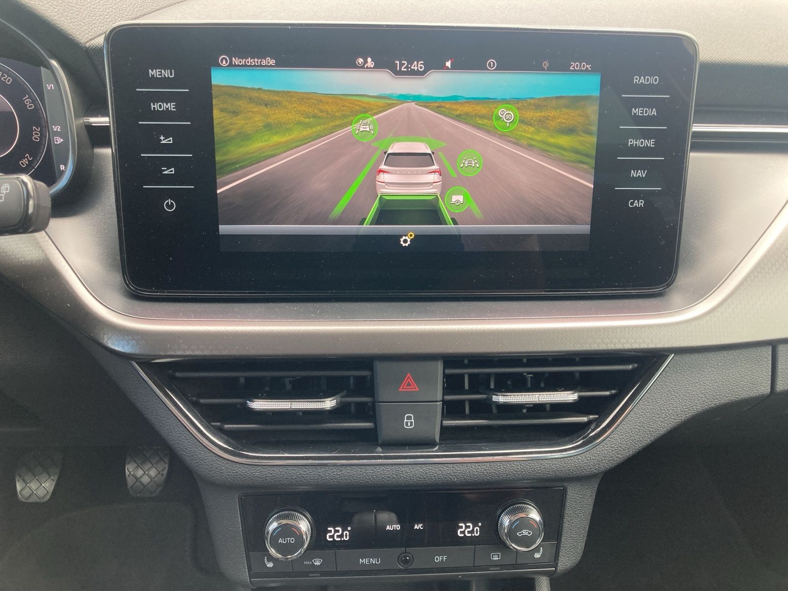 Fahrzeugabbildung SKODA Kamiq TSI Clever LED AHK Navi AID PDC SH