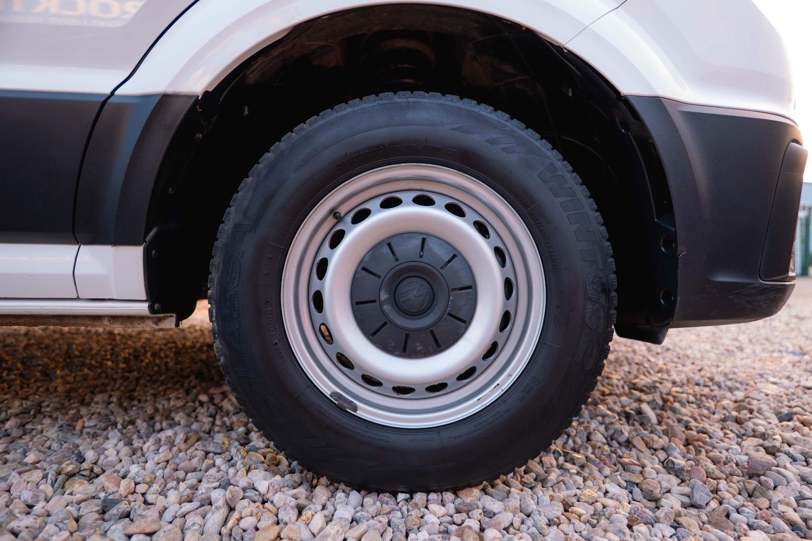 Fahrzeugabbildung Volkswagen Crafter Pritsche 35 DOKA lang FWD 7 Sitze 19%