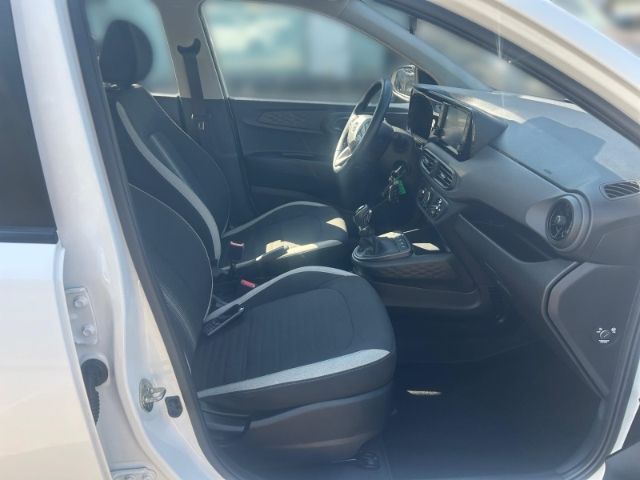 Fahrzeugabbildung Hyundai i10 Trend Navi Apple CarPlay Android Allwetterre