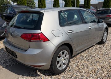 Volkswagen Golf - 6