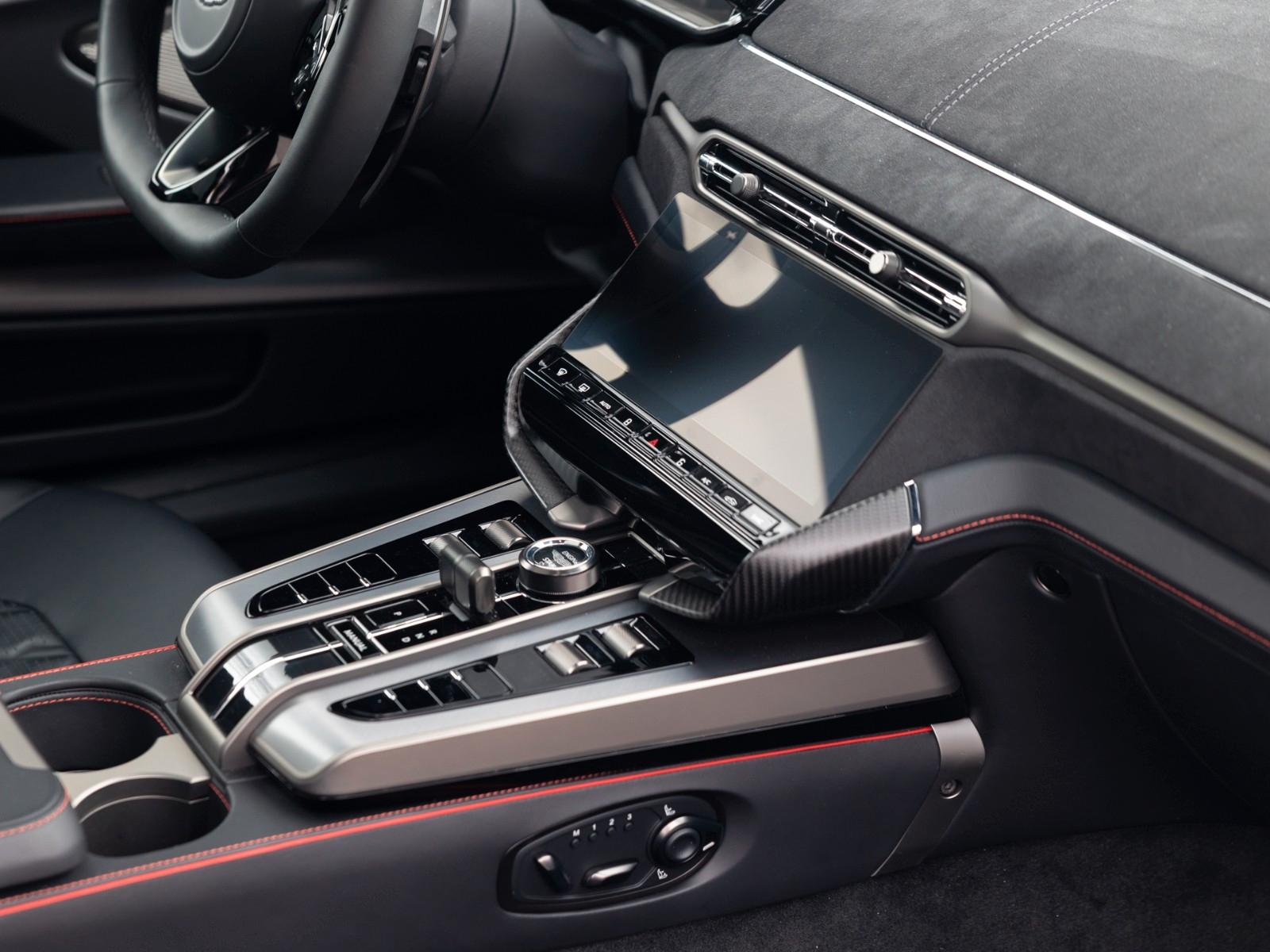Aston Martin Vanquish | Titan Auspuff | Black Pack