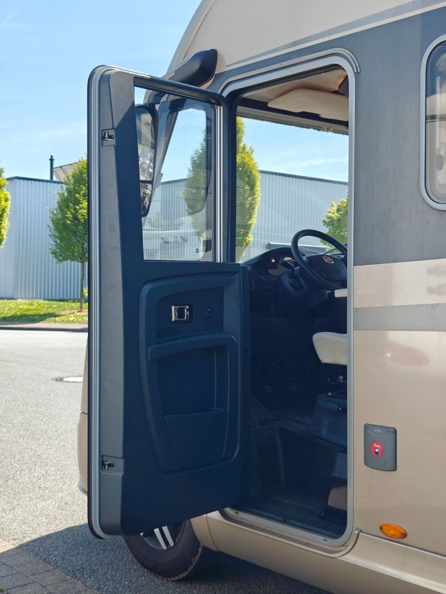Fahrzeugabbildung Bürstner Elegance I 728 G - 150PS, SAT, TV, Navi, 2x AGM