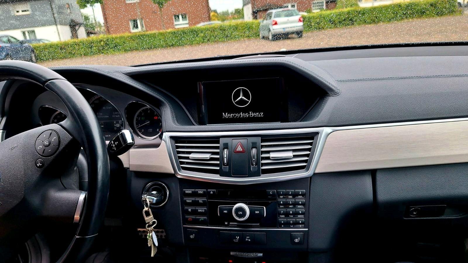 Mercedes-Benz E350 2010 — photo 7