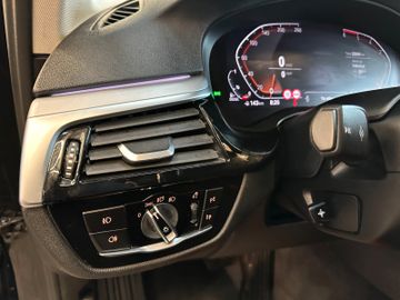 MYAUTOCENTER – Gebraucht- und Jahreswagen mit Werkstattservice in Pfaffenhofen BMW 530d Touring xDrive *KAM*NAVI*LIVECOCKPIT*LED*