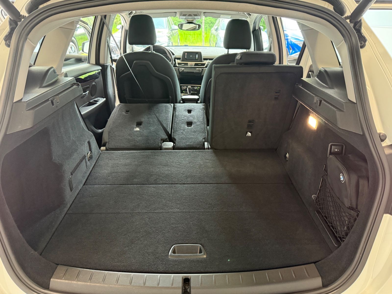Fahrzeugabbildung BMW 220 i Active Tourer Advantage Business-Paket