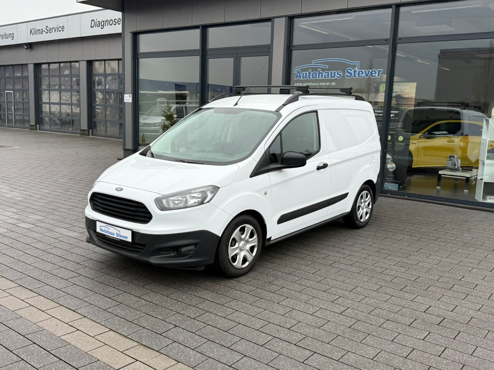 Fahrzeugabbildung Ford Transit Courier Basis AHK ZV SERVO FLÜGELTÜREN