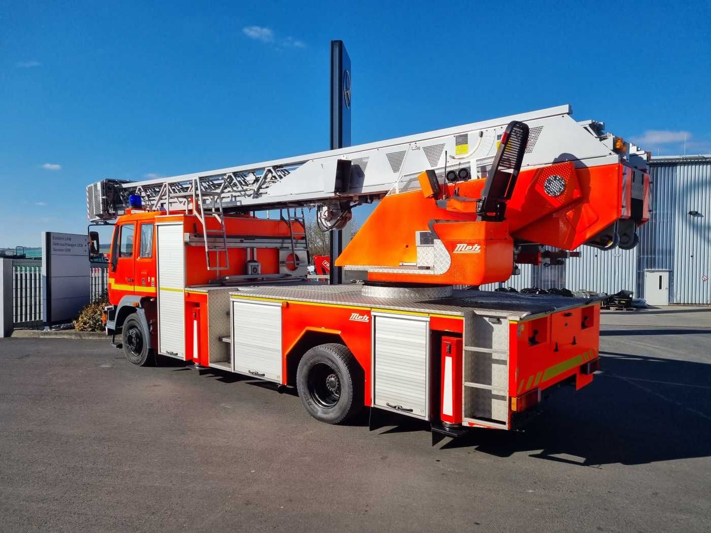 Fahrzeugabbildung MAN 15.284LC Metz DLK 23-12 Feuerwehr Drehleiter
