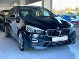 BMW 220i Active Tourer Sport Line LED/Nav/R-Cam/Pano - BMW 220 Active Tourer in München