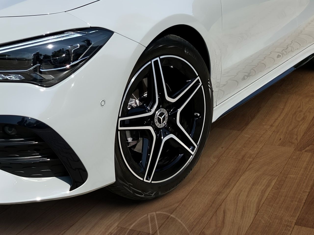 Fahrzeugabbildung Mercedes-Benz CLA 180 SB AMG+AHK+MULTIB+360+DISTR+NIGHT+LHZG++