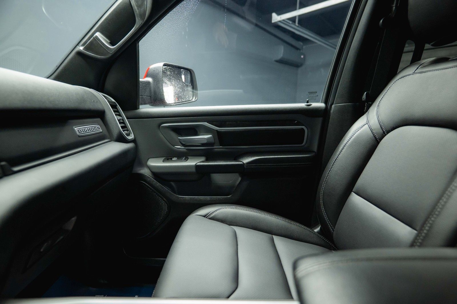 Fahrzeugabbildung Dodge RAM 5.7 V8 HEMI 4x4 OFFROAD Night-Paket *LED*19%